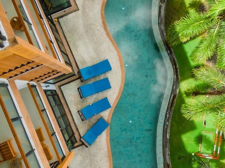 풀전망 이그제큐티브 룸, The Lunar Patong