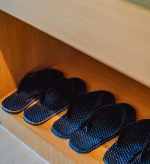 디럭스 룸 산전망, The Lunar Patong