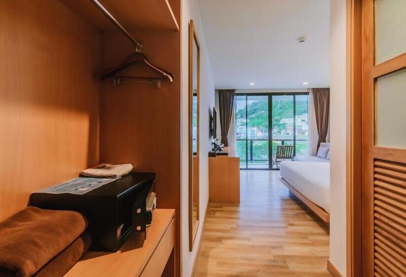 디럭스 룸 산전망, The Lunar Patong