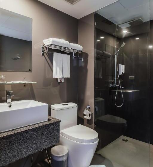 풀전망 이그제큐티브 룸, The Lunar Patong