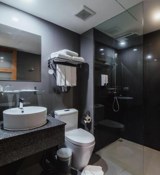 패밀리 룸 풀장 전망, The Lunar Patong