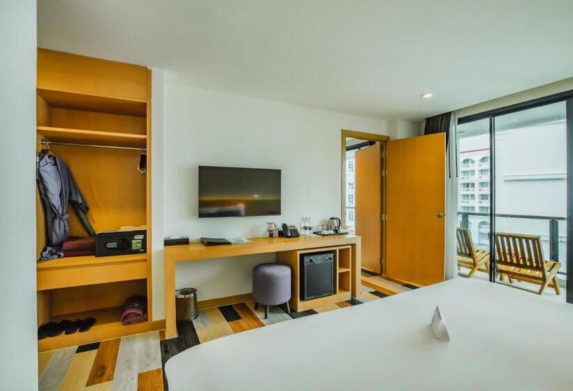 스탠다드 연결 룸, The Lunar Patong