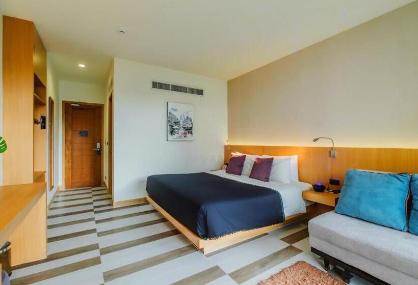 클래식 룸, The Lunar Patong