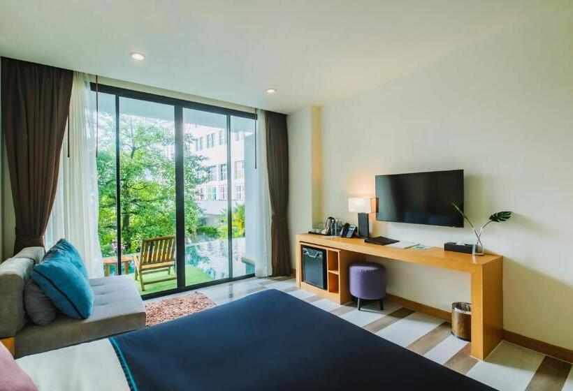 클래식 룸, The Lunar Patong