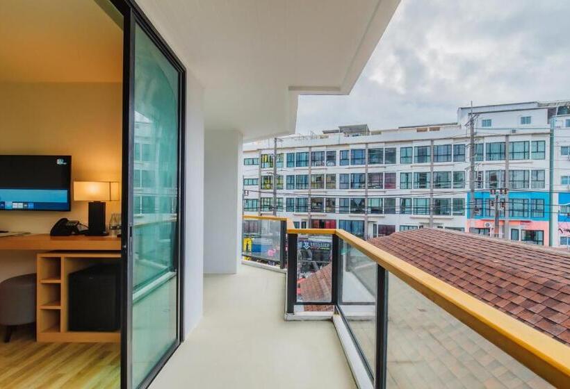 이그제큐티브 스위트, The Lunar Patong