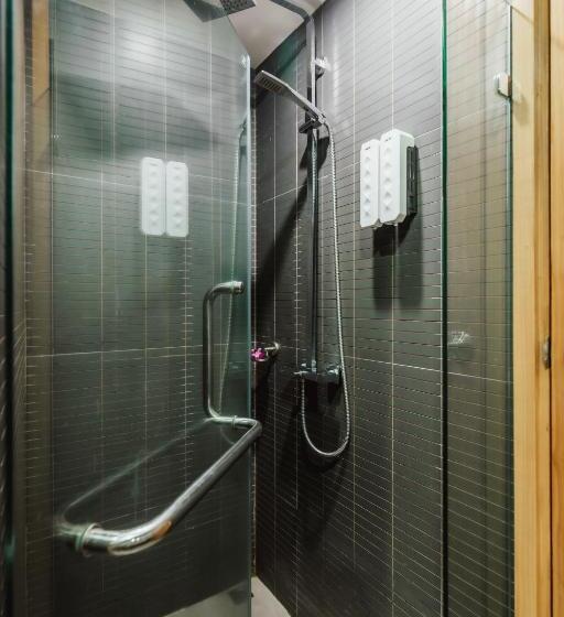 이그제큐티브 스위트, The Lunar Patong