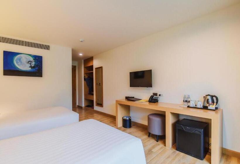 디럭스 룸 산전망, The Lunar Patong