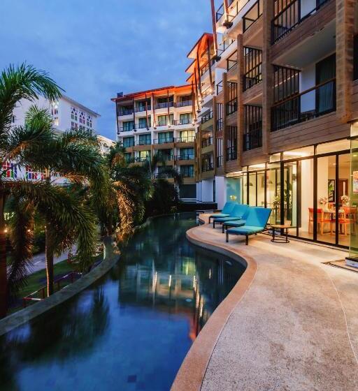 풀전망 이그제큐티브 룸, The Lunar Patong