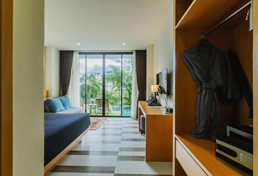 클래식 룸, The Lunar Patong