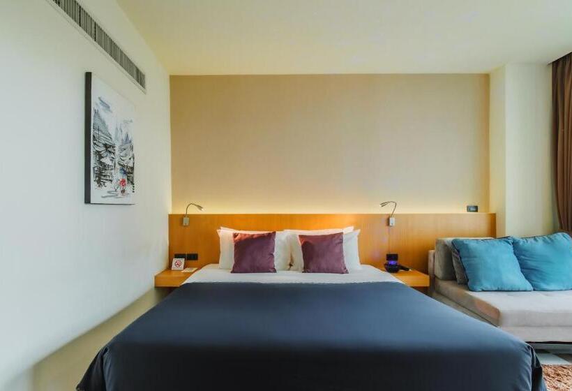 클래식 룸, The Lunar Patong