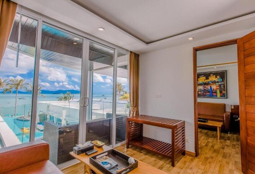 غرفة ديلوكس مطلّة علي البحر, The Privilege Hotel Ezra Beach Club