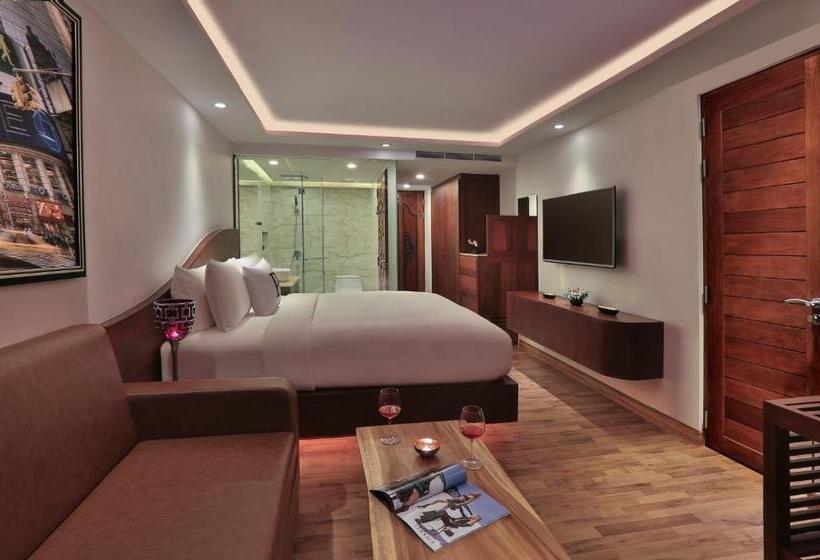 غرفة ديلوكس مطلّة علي البحر, The Privilege Hotel Ezra Beach Club