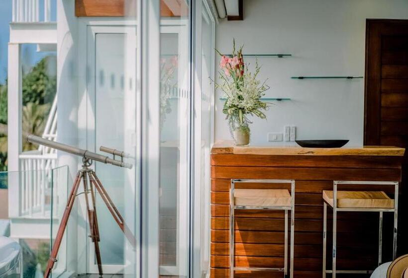 جناح دور أخير, The Privilege Hotel Ezra Beach Club