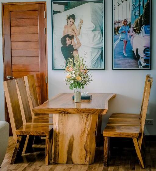 جناح دور أخير, The Privilege Hotel Ezra Beach Club