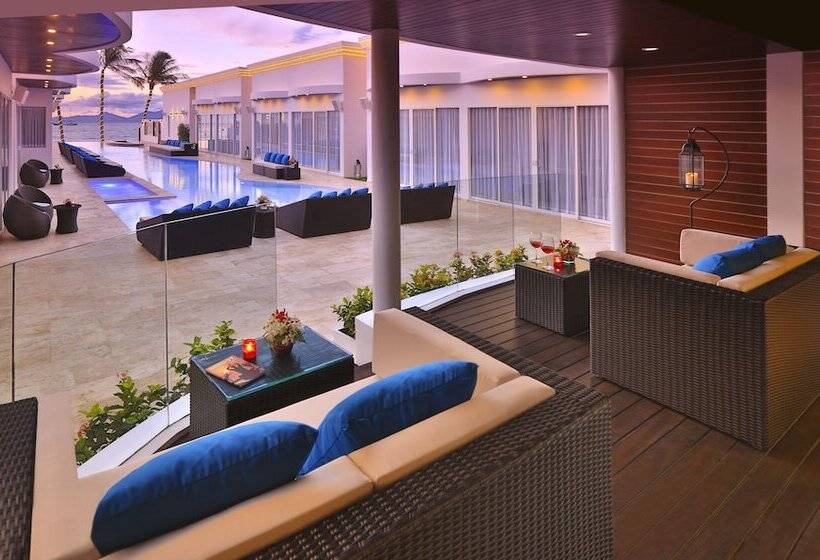 غرفة ديلوكس مطلّة علي البحر, The Privilege Hotel Ezra Beach Club