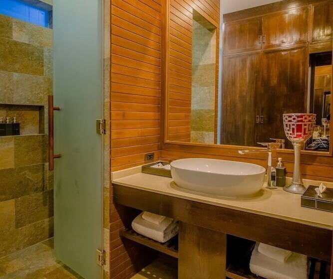 غرفة ديلوكس, The Privilege Hotel Ezra Beach Club