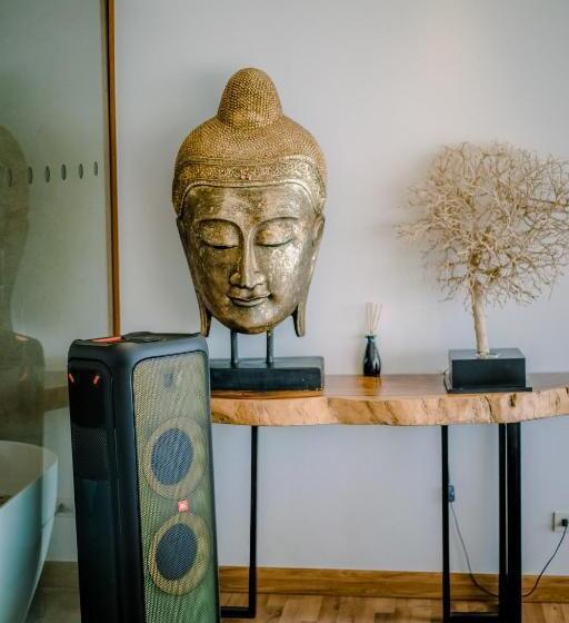 غرفة عائلية مطلّة علي البحر, The Privilege Hotel Ezra Beach Club