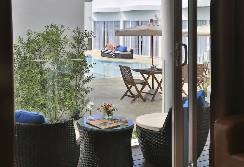 디럭스 룸, The Privilege Hotel Ezra Beach Club