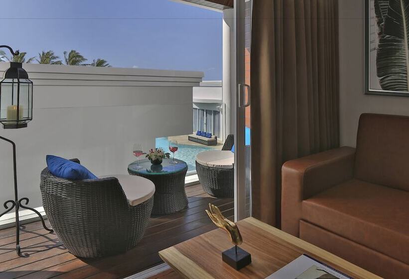디럭스 룸, The Privilege Hotel Ezra Beach Club