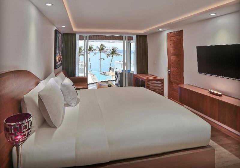 غرفة ديلوكس مطلّة علي البحر, The Privilege Hotel Ezra Beach Club