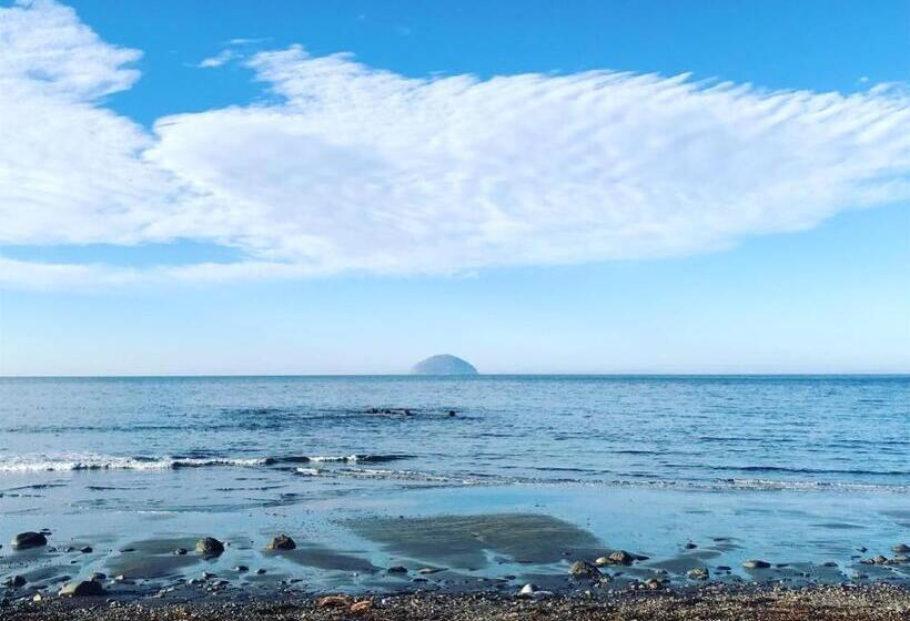 オーシャンビューファミリールーム, Woodland Bay