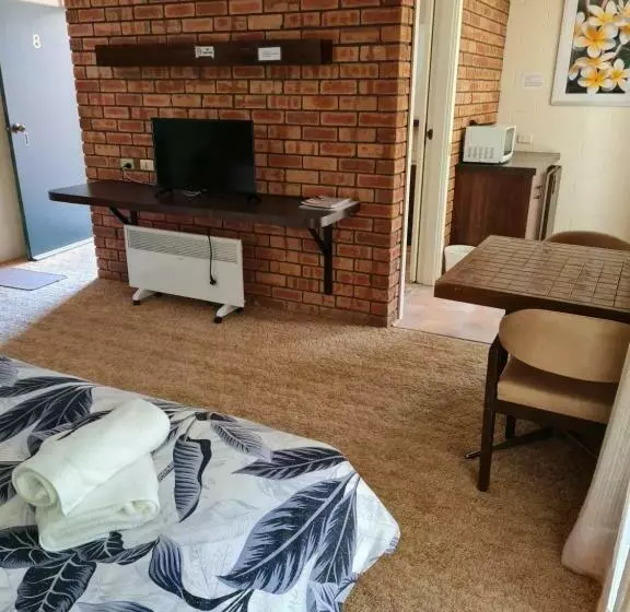 سوییت لوکس, Toora Lodge Motel