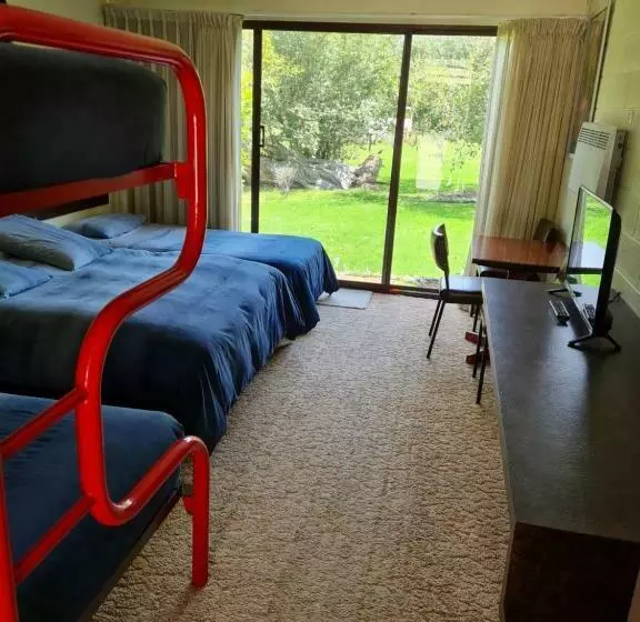 اتاق خانوادگی, Toora Lodge Motel