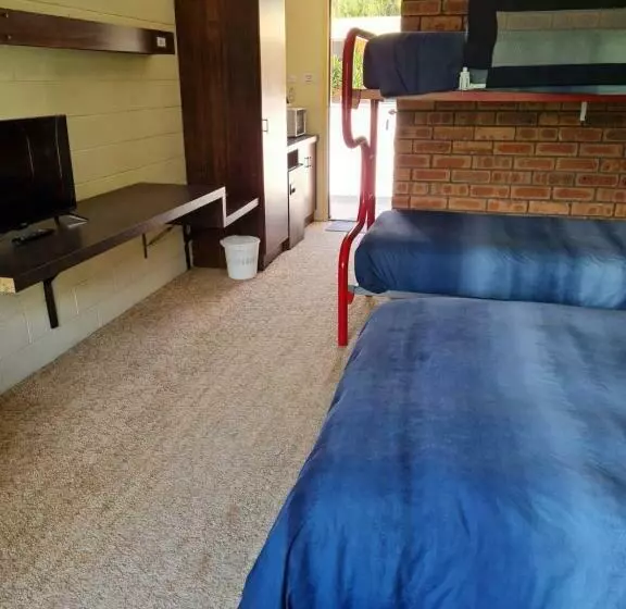 اتاق خانوادگی, Toora Lodge Motel
