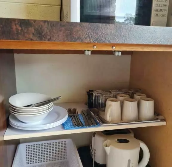اتاق خانوادگی, Toora Lodge Motel