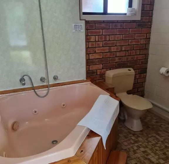 سوییت لوکس, Toora Lodge Motel