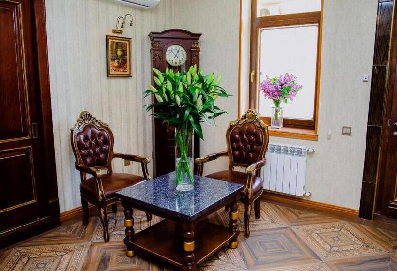 スタンダードルーム, Royal Antique Boutique