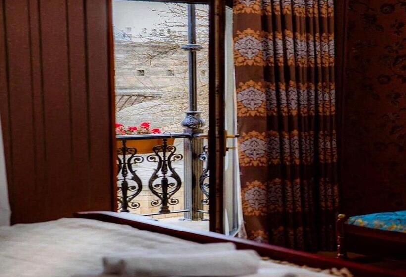 バルコニー付きデラックスルーム, Royal Antique Boutique