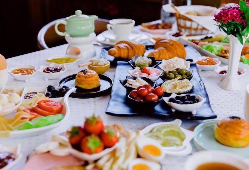 バルコニー付きデラックスルーム, Royal Antique Boutique