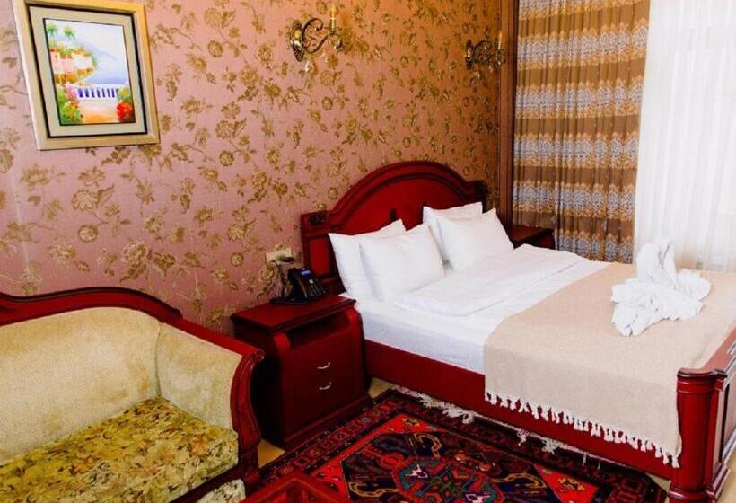 ファミリールーム, Royal Antique Boutique