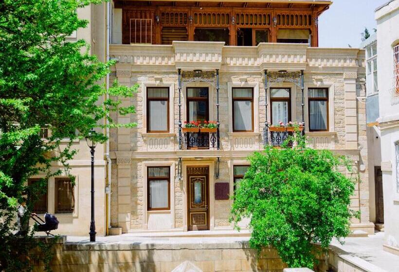 ファミリールーム, Royal Antique Boutique