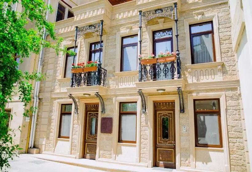 ファミリールーム, Royal Antique Boutique