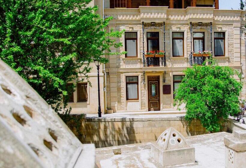 ファミリールーム, Royal Antique Boutique