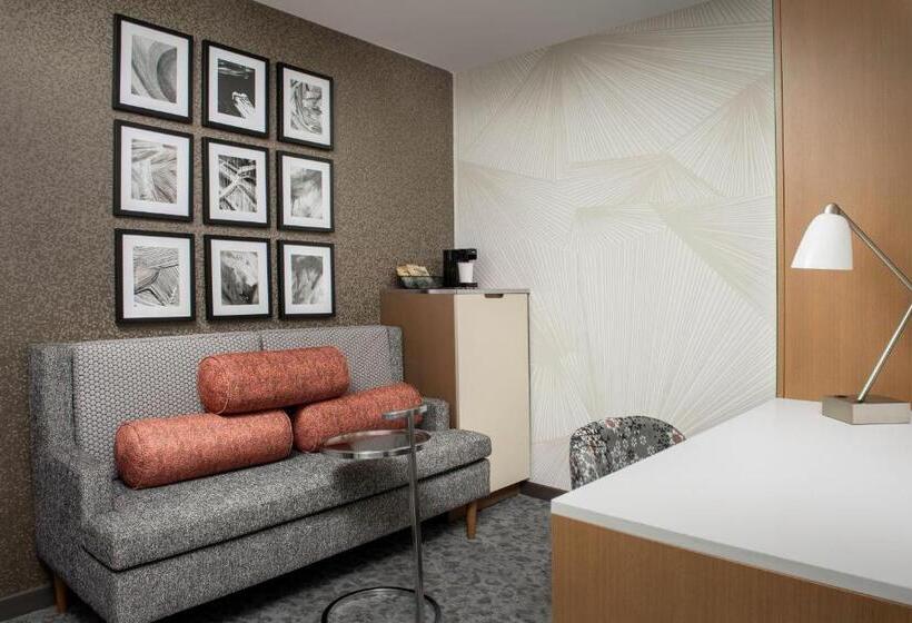 스위트 킹사이즈 침대, Springhill Suites By Marriott New York Queens