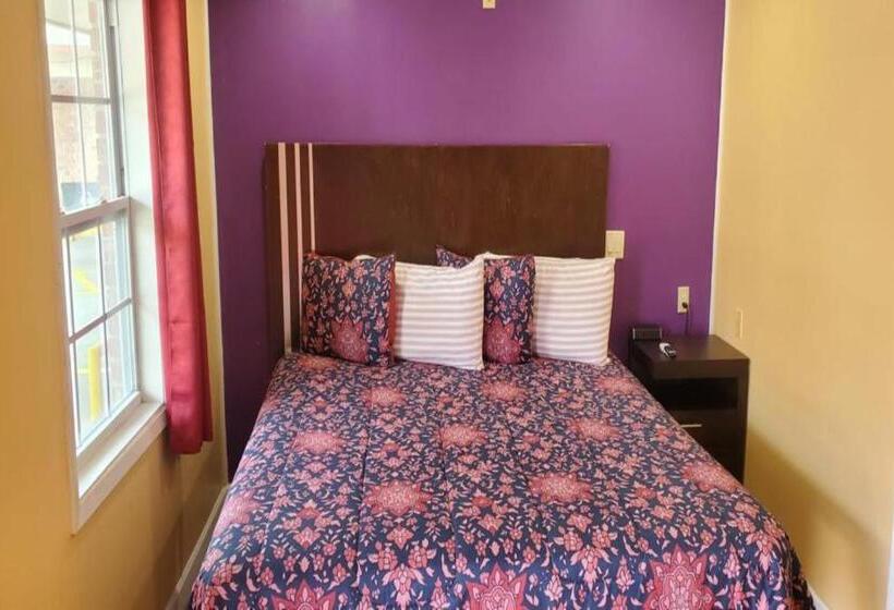 패밀리 스위트, Economy Inn
