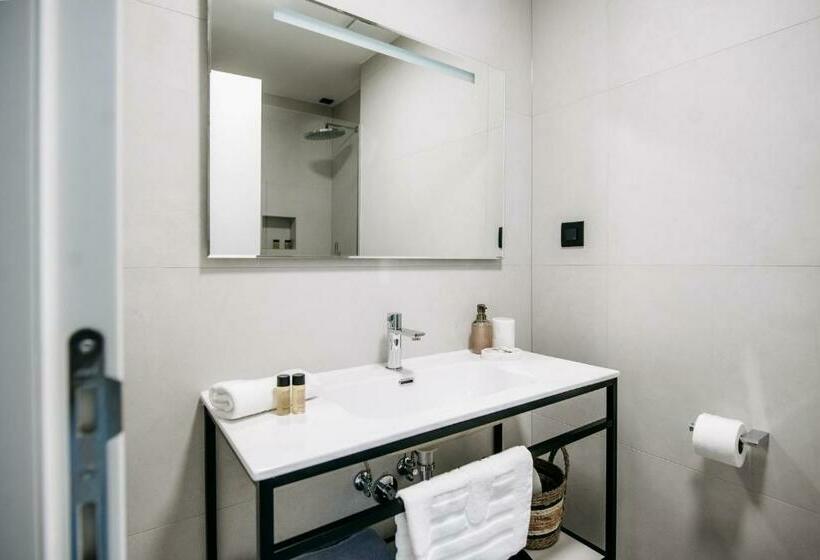 חדר דלוקס נוף לים, Kala Luxurys By Duhomes