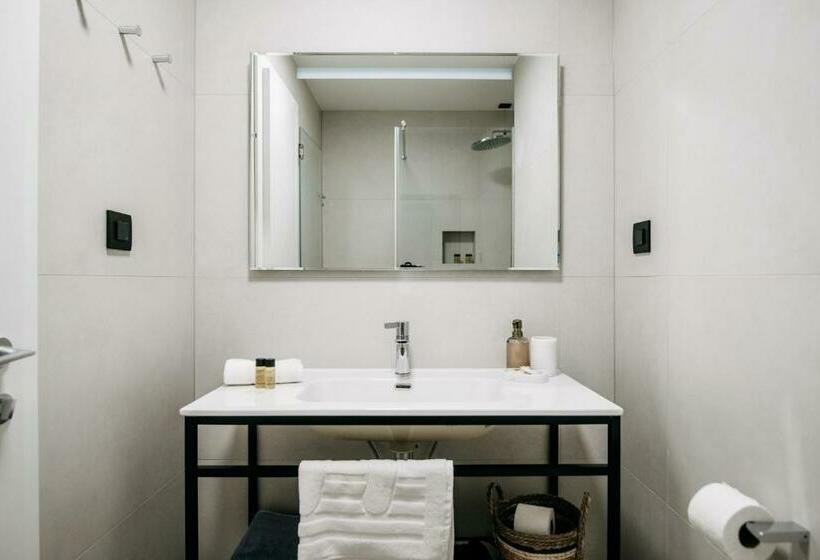 חדר דלוקס נוף לים, Kala Luxurys By Duhomes