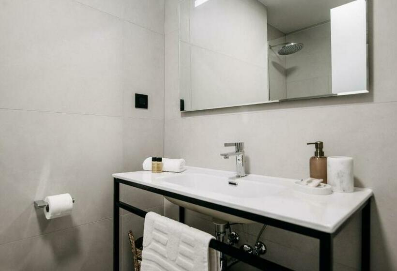 חדר דלוקס נוף לים, Kala Luxurys By Duhomes