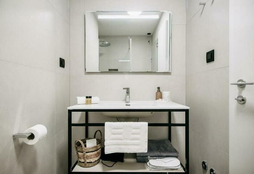 חדר דלוקס נוף לים, Kala Luxurys By Duhomes