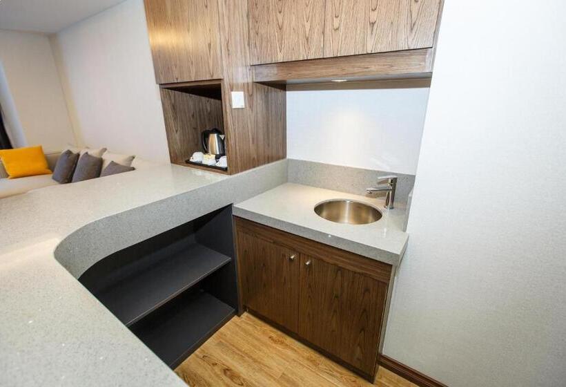 جناح سرير كينج, Lintas Platinum