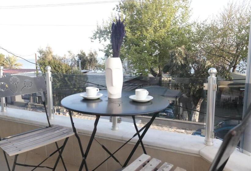 اتاق خانوادگی با چشمانداز دریا, Melodi Butik Otel