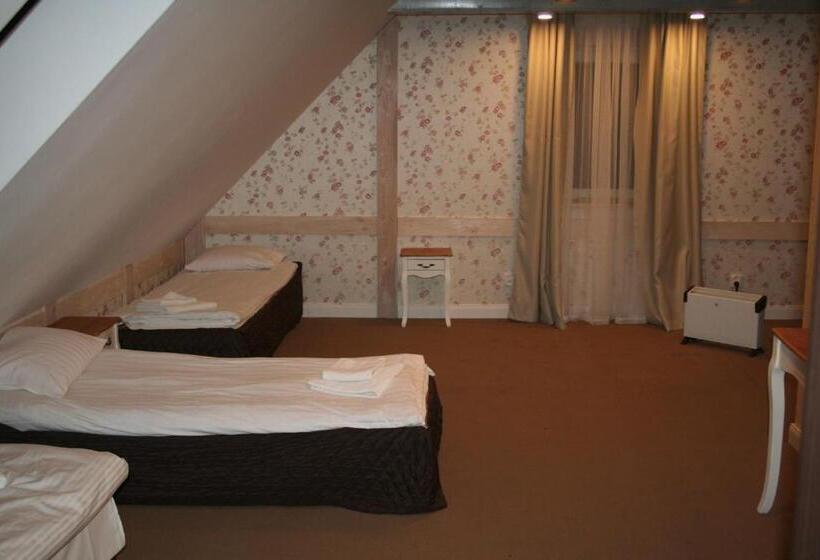 סטודיו משפחתי, Okrągłe Resort Ski & Safari