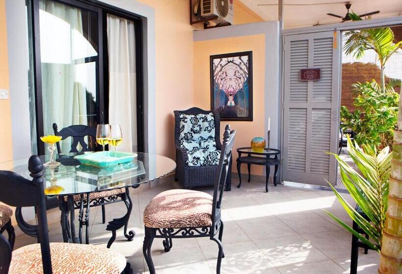 سوییت اجرایی, Rooftop Boutique Hotel Adults Only