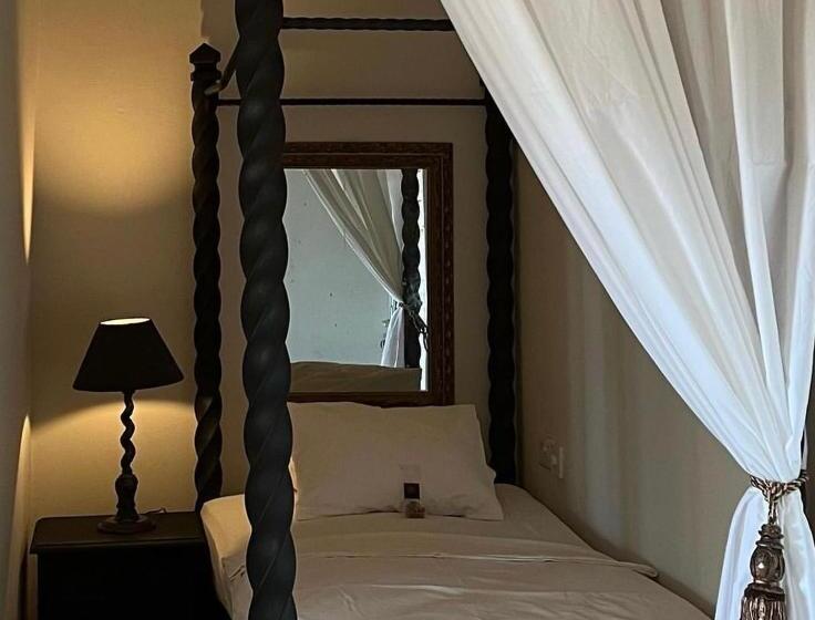 سوییت اجرایی, Rooftop Boutique Hotel Adults Only