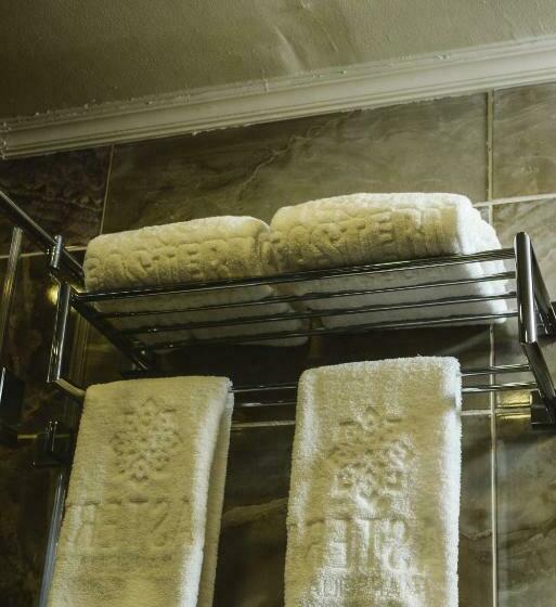 سوییت جونیور با چشمانداز استخر, Eastern Al Montazah