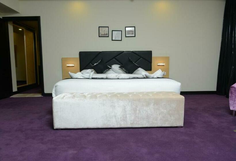 سوییت جونیور با چشمانداز استخر, Eastern Al Montazah